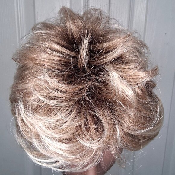 Wigyy Blonde Brown Ombre Wig Short Pixie Cut Synthetic Wig Bangs Daily Wear NEW - Picture 3 of 10